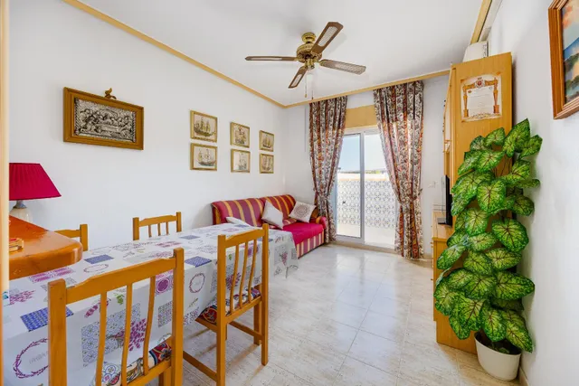 APARTAMENTO DE 2 DORMITORIOS 1 BAÑO EN PLAYA DEL ACEQUION EN TORREVIEJA — 6