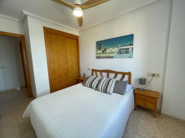 Apartamento exterior con vistas despejadas y piscina comunitaria en Torrevieja — 9