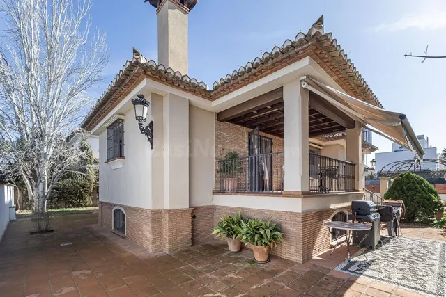 INCREÍBLE CHALET INDEPENDIENTE EN ZONA PRIVILEGIADA — 3