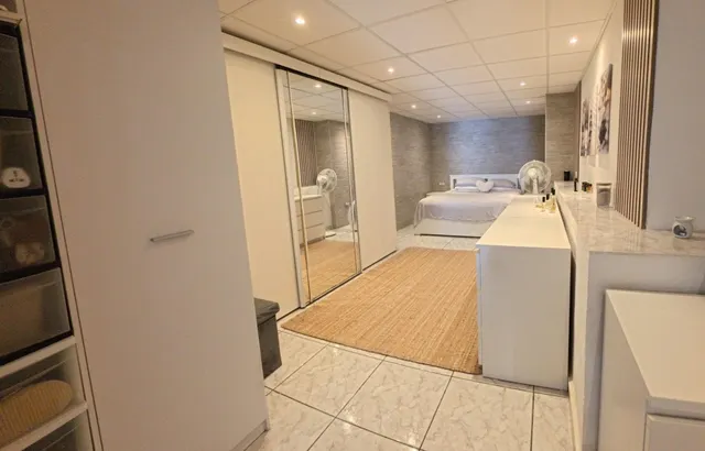 Chalet independiente de 4 habitaciones con piscina divida en dos plantas individuales — 33