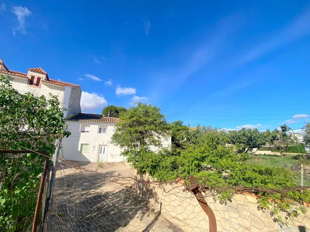 CASA CON TERRENO AMPLIO EN LA FONT DE LA FIGUERA — 31