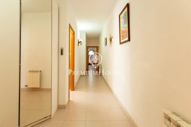 Casa independiente con piscina interior y jardín en venta en Calella — 11
