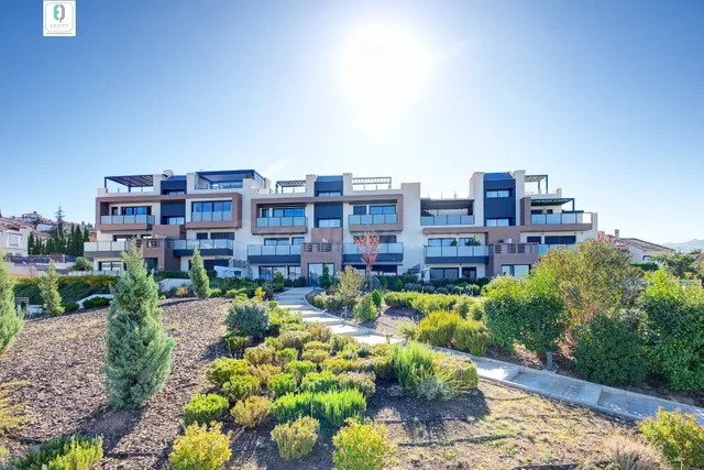 Exclusiva vivienda de lujo en planta baja con grandes terrazas, vistas a Granada — 3