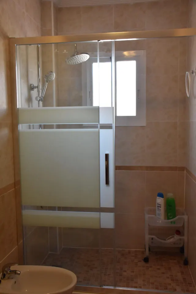 Fantastico adosado con plaza de garaje, trastero y piscina comunitaria — 38