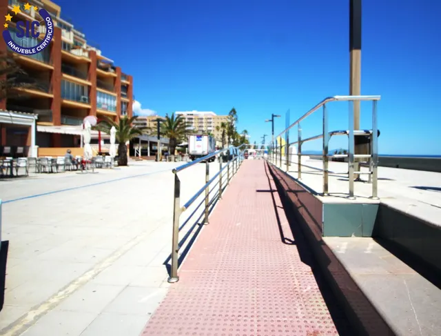 Local comercial actualmente oficina muy bonita en 1ª línea de la playa de Morro de Gos — 6