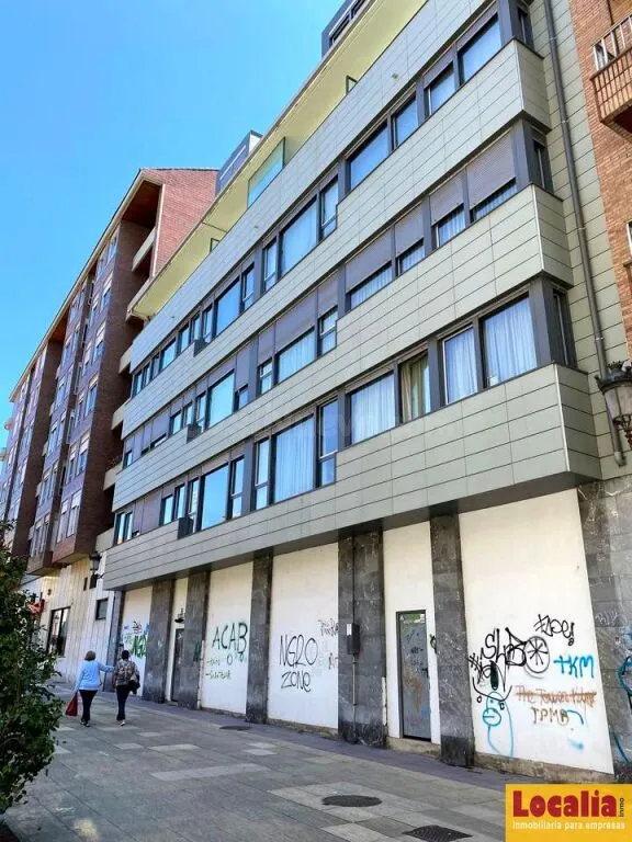 Amplio local comercial en bruto, Torrelavega. - foto 5