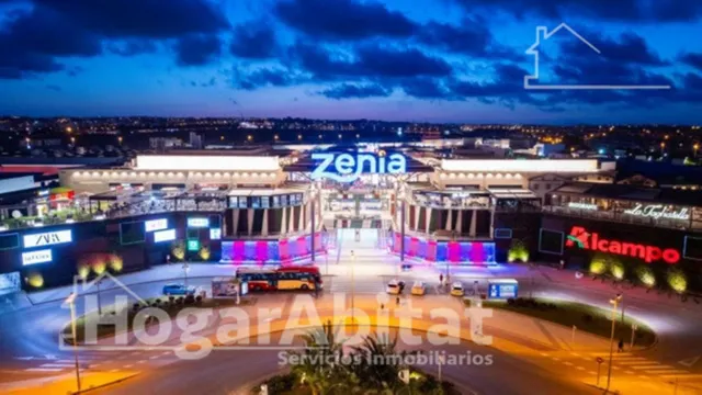 Espacio exterior, luz y privacidad en este adosado reformado en esquina con gran terraza y piscina comunitaria — 44