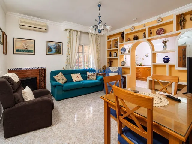 Casa mata en una sola planta con amplio garaje y precioso patio andaluz en el tomillar — 28