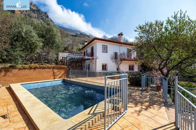 FINCA URBANA ÚNICA CON DOS VIVIENDAS EN GÜÉJAR SIERRA