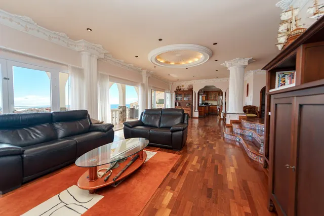 Elegante villa de 4 dormitorios en Arguineguín | Vistas panorámicas al mar, gran parcela y un potencial excepcional! — 46