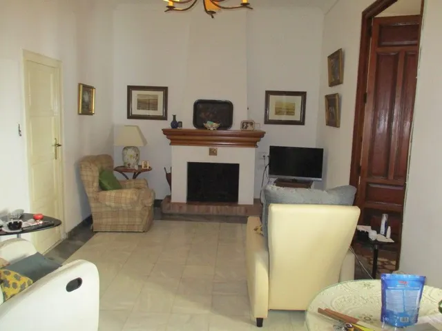 CASA DE 550 M2 CON  PATIO DE 260 M2  Y GARAJE DE 150 M2. — 4