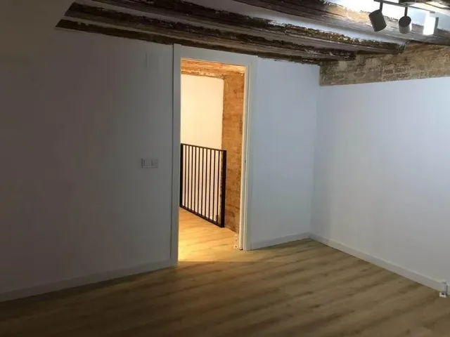 Planta baja a la venta ideal para inversores en El Raval, Barcelona — 26