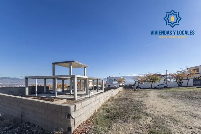 Parcela exclusiva con estructura de Chalet independiente y piscina en Urb. El Montecillo, Las Gabias — 30