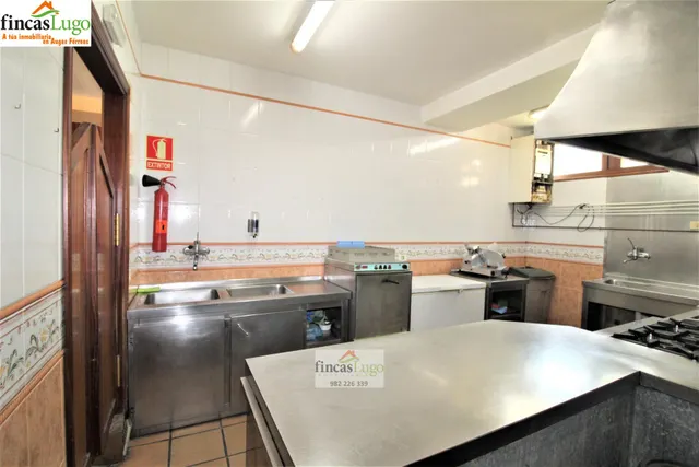 CAFETERÍA-RESTAURANTE EN ZONA UNIVERSITARIA — 12