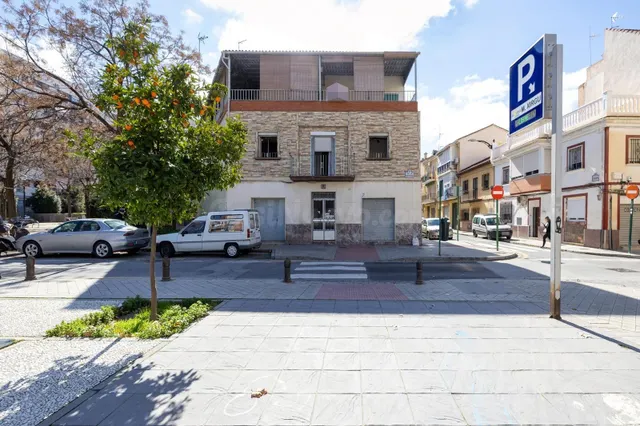 Edificio con gran potencial de desarrollo residencial en Zai