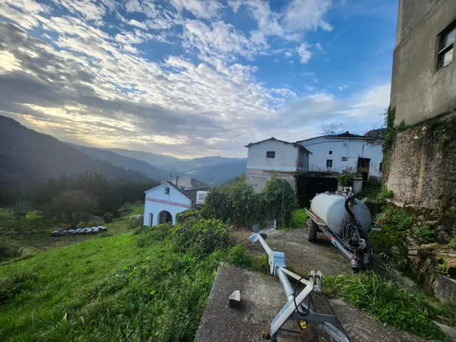 PRECIOSA CASA CON CAPILLA Y TERRENOS EN VILLAYON (ASTURIAS) — 25