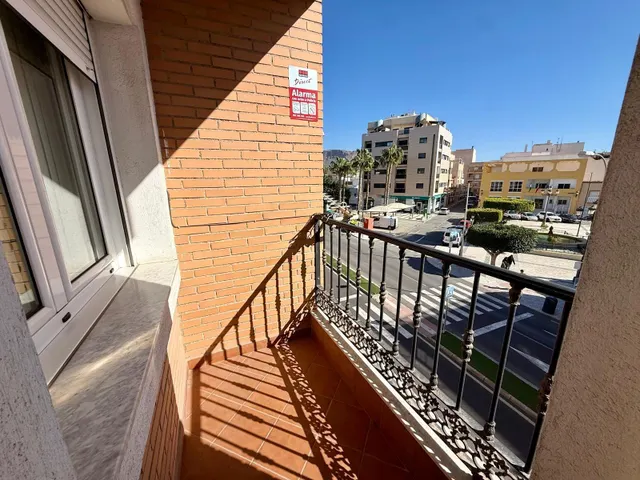 AMPLIO PISO EN EL PARADOR DE LAS HORTICHUELAS, FRENTE A LA PLAZA DEL AYUNTAMIENTO — 16