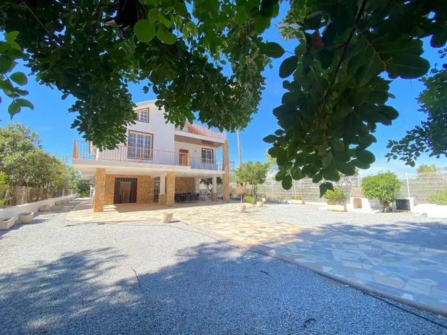 VILLA RURAL EN PURIAS — 2