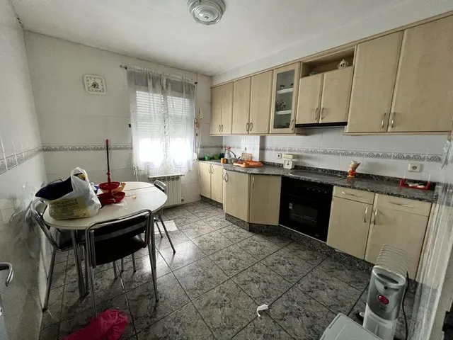 SE VENDE EDIFICIO DE 2 PISOS , BAJO Y FINCA — 10