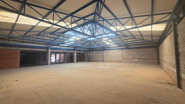 AMPLIO LOCAL COMERCIAL EN EL LLOMBO - foto 3