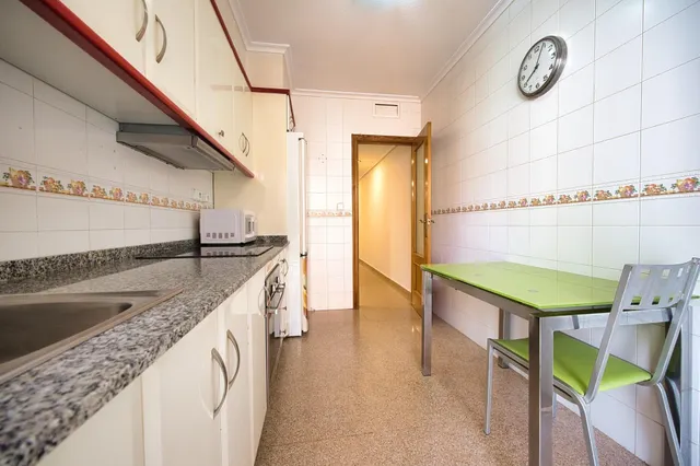 LISTO PARA ENTRAR A VIVIR  ¡TU NUEVO HOGAR TE ESPERA EN REYES CATÓLICOS! PISO 3 DORMITORIOS — 12