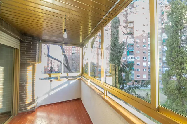 Piso en venta en calle de Finisterre - foto 2