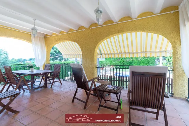 Espectacular chalet con piscina y jardín - foto 3