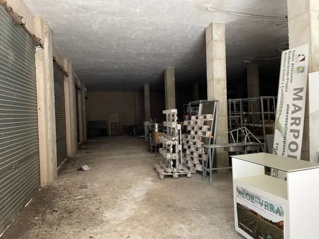 LOCAL COMERCIAL 363M2 CON PLAZA DE GARAJE JUNTO A RENFE — 8