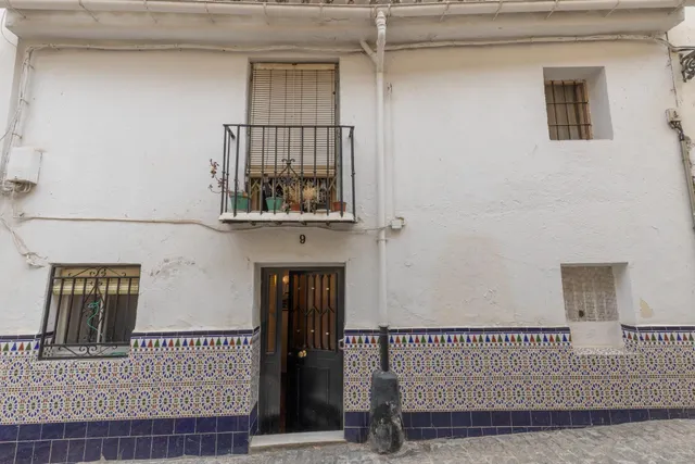 BONITA CASA PARA REFORMAR — 28