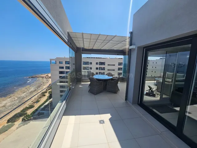 ÚLTIMO ático disponible con vistas frontales al Mediterráneo - foto 3