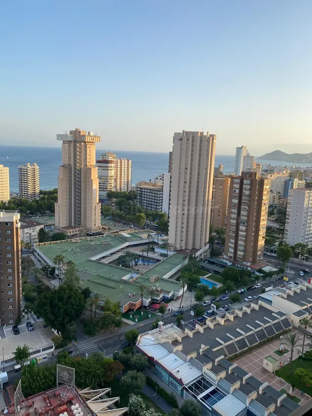 Encantador Apartamento Semireformado en Benidorm - ¡Tu Refug - foto 2
