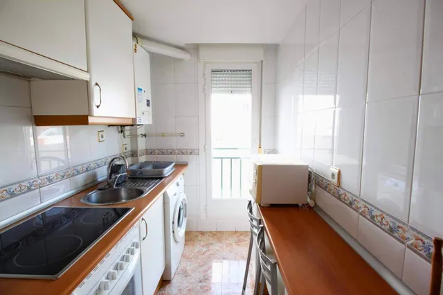 PISO DE UNA HABITACIÓN CON ASCENSOR EN CARABANCHEL — 14