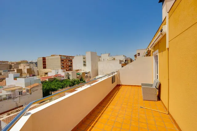 ÁTICO CON TERRAZA DE 32 M2 Y PLAZA DE GARAJE - foto 5