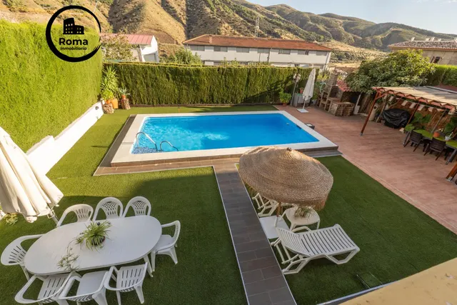 CHALET CON PISCINA Y JARDÍN A SOLO 10 MINUTOS DE GRANADA — 38