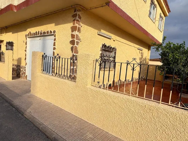 MARAVILLOSA CASA CON VISTAS A LA SIERRA MINERA - foto 3