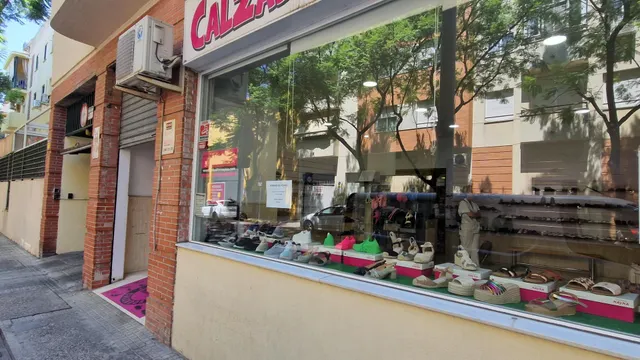 Local comercial con amplio escaparate en Puerta del Sur — 2