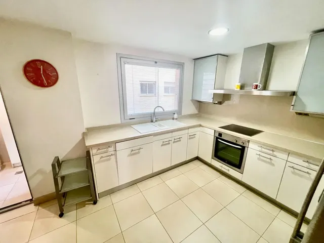 Muy buen piso de 4 Dorm. en Av. Oscar Espla — 11