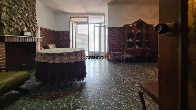 CASA CON PATIO Y TERRAZA EN VENTA EN AIELO DE MALFERIT - foto 4