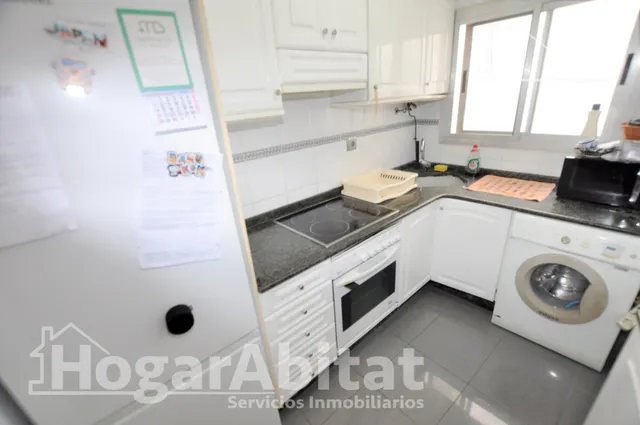 Luminoso piso esquinero con dos balcones y dos plazas de garaje incluidas — 7