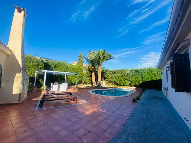 Encantadora casa en Bahia Grande, Llucmajor, con piscina, jardín mediterráneo y terrazas cubiertas — 25
