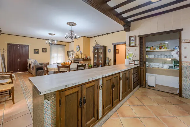 Espectacular chalet con piscina de diseño, jardín de 2.000 m2 y 4 dormitorios con baño propio — 13