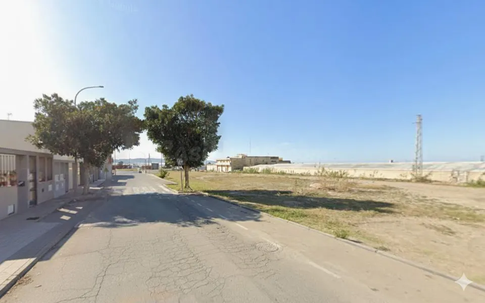 ADOSADO EN VENTA EN NIJAR