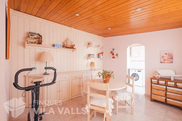 Casa con garaje para 5 coches, 2 terrazas y amplios espacios familiares — 35
