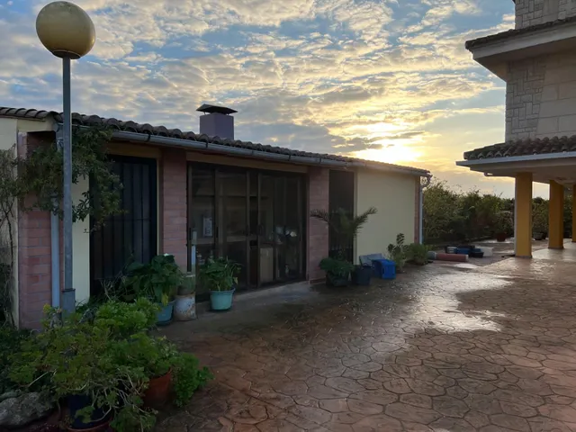 EXCELENTE CASA/CHALET, CON  MUY AMPLIA PARCELA, FRUTALES Y PISCINA, PLAYAS A 10 MINUTOS EN COCHES. — 16