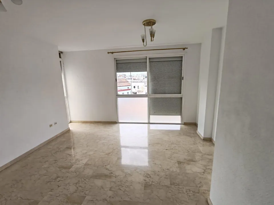 Piso sin amueblar y con garaje opcional