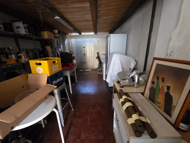 SE VENDE CASA EN VALENCIA DE DON JUAN, 2 PLANTAS, 5 HAB., 2 COCINA, BAÑO, ASEO, PATIO, COCHERA. — 20