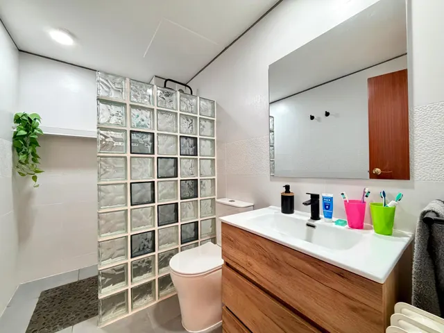 Excelente piso de 4 habitaciones con terraza, plaza de garaje y trastero en Roc Blanc (Terrassa) — 21