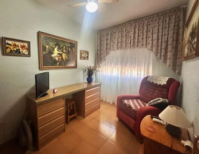 Bungalow con amplia terraza a pocos pasos de la playa y orientación Sur. — 32