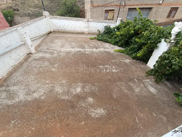 Estupenda casa con patio, terraza y amplia cochera — 2