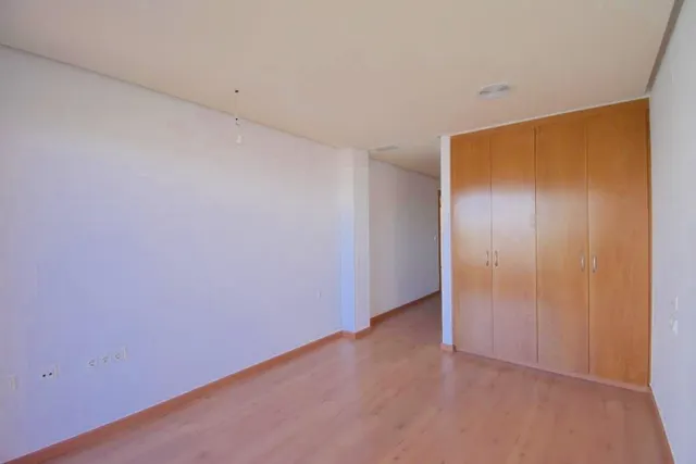 Amplio piso SE VENDE en Torrevieja – 3 habitaciones, terraza y garaje incluido — 20